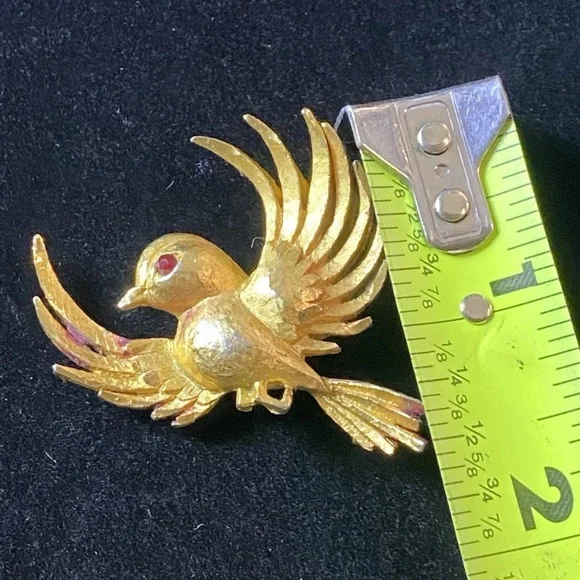 VINTAGE Mamselle Gold-Tone Bird Brooch Red Rhinestone Eye Bird Pin Signed, 1.5” - Picture 8 of 10
